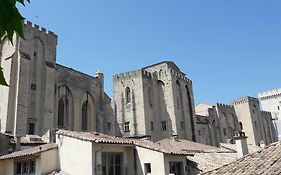 RÉNOVÉ, vue SUR Palais des Papes, terrasse et WIFI TROISIEME ETAGE