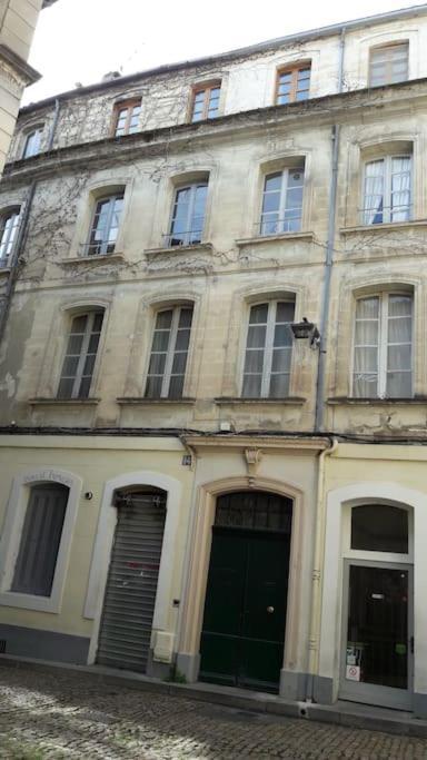 Appartement RÉNOVÉ, vue SUR Palais des Papes, terrasse et WIFI TROISIEME ETAGE à Avignon Extérieur photo