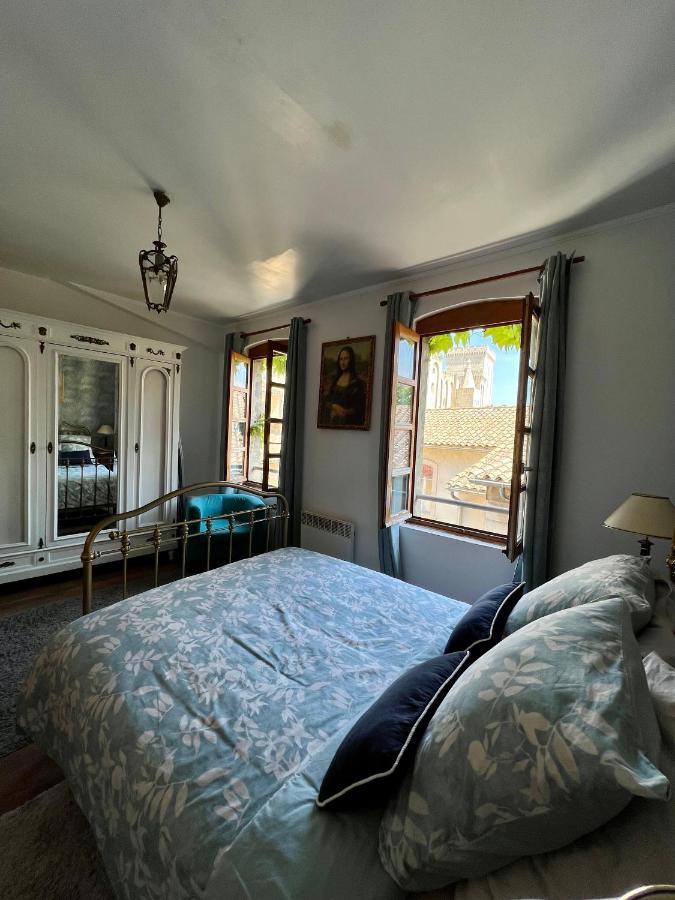 Appartement RÉNOVÉ, vue SUR Palais des Papes, terrasse et WIFI TROISIEME ETAGE à Avignon Extérieur photo