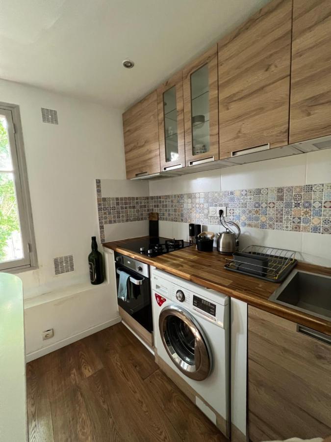 Appartement RÉNOVÉ, vue SUR Palais des Papes, terrasse et WIFI TROISIEME ETAGE à Avignon Extérieur photo