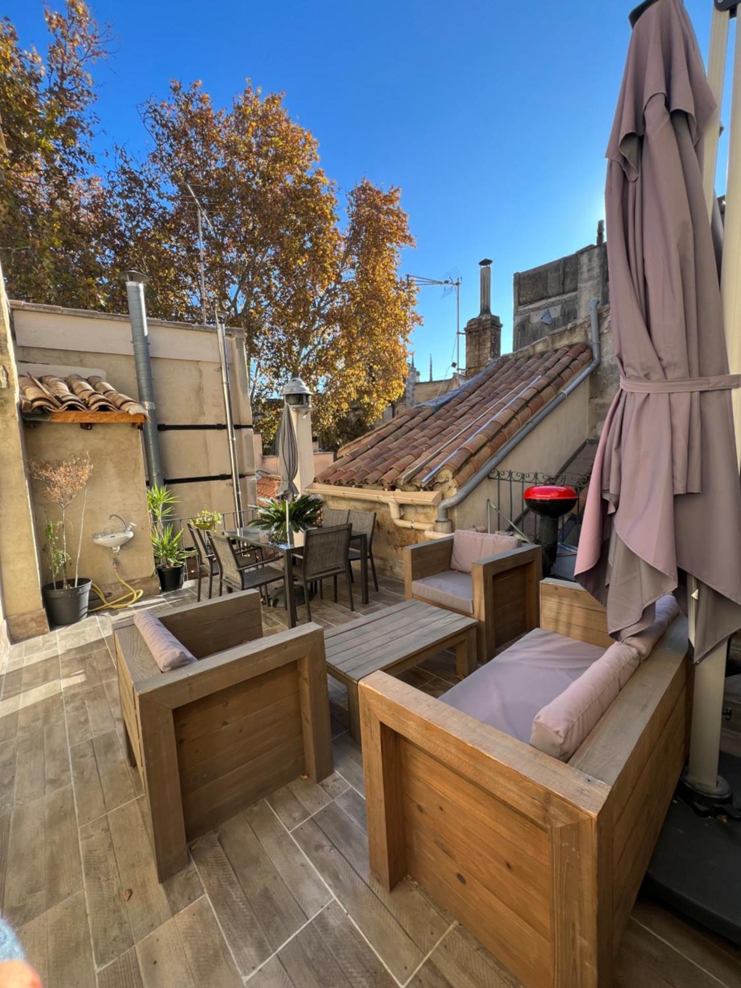 Appartement RÉNOVÉ, vue SUR Palais des Papes, terrasse et WIFI TROISIEME ETAGE à Avignon Extérieur photo