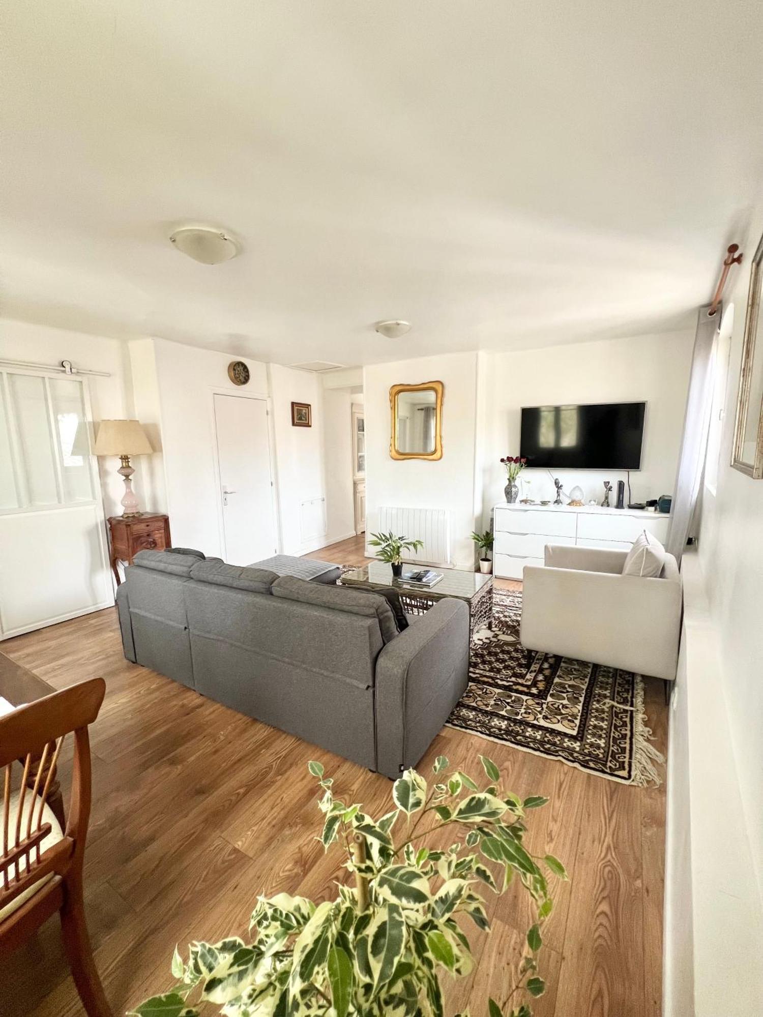 Appartement RÉNOVÉ, vue SUR Palais des Papes, terrasse et WIFI TROISIEME ETAGE à Avignon Extérieur photo