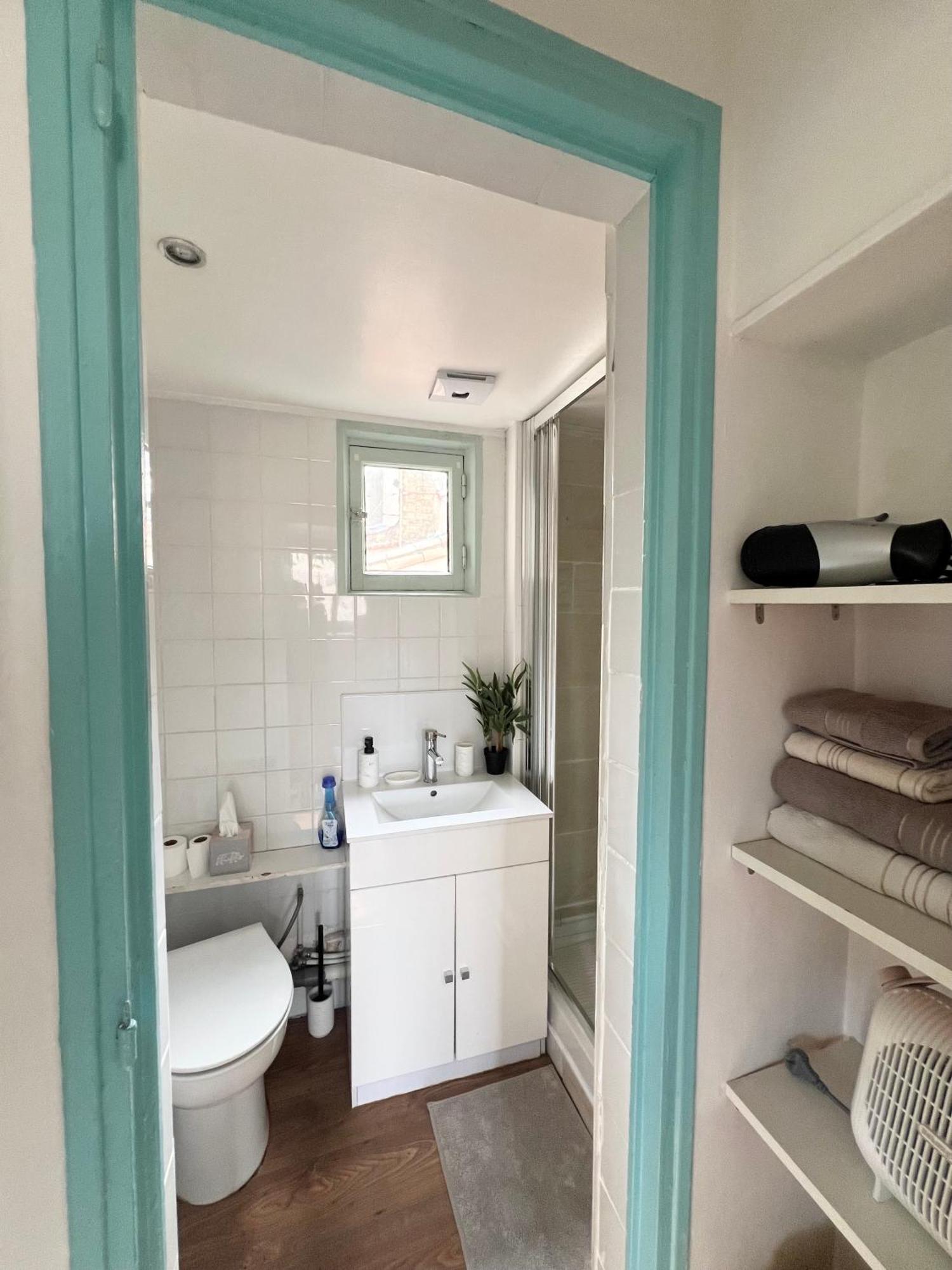 Appartement RÉNOVÉ, vue SUR Palais des Papes, terrasse et WIFI TROISIEME ETAGE à Avignon Extérieur photo