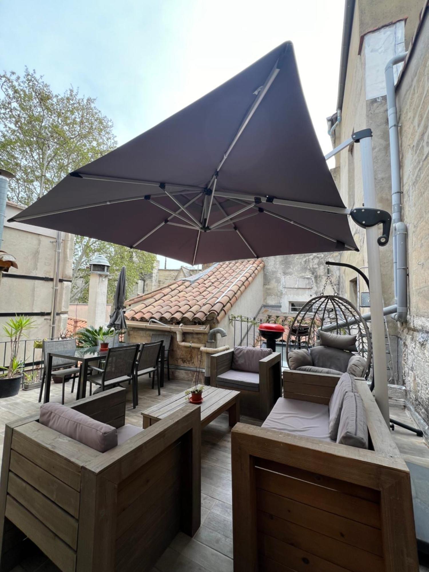 Appartement RÉNOVÉ, vue SUR Palais des Papes, terrasse et WIFI TROISIEME ETAGE à Avignon Extérieur photo