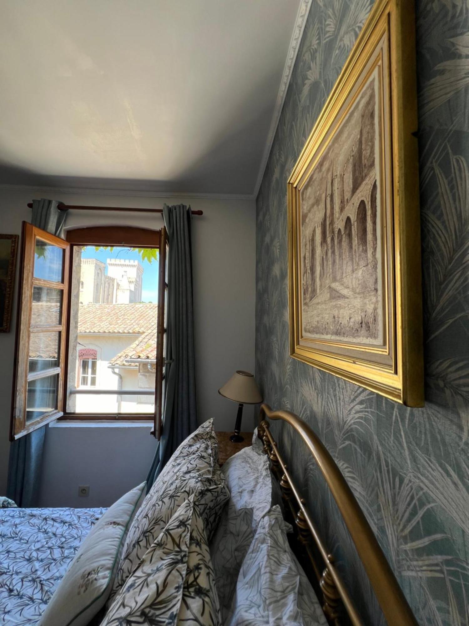 Appartement RÉNOVÉ, vue SUR Palais des Papes, terrasse et WIFI TROISIEME ETAGE à Avignon Extérieur photo