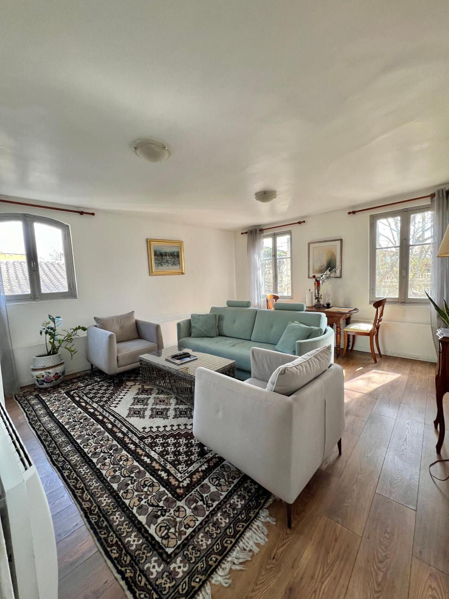 Appartement RÉNOVÉ, vue SUR Palais des Papes, terrasse et WIFI TROISIEME ETAGE à Avignon Extérieur photo
