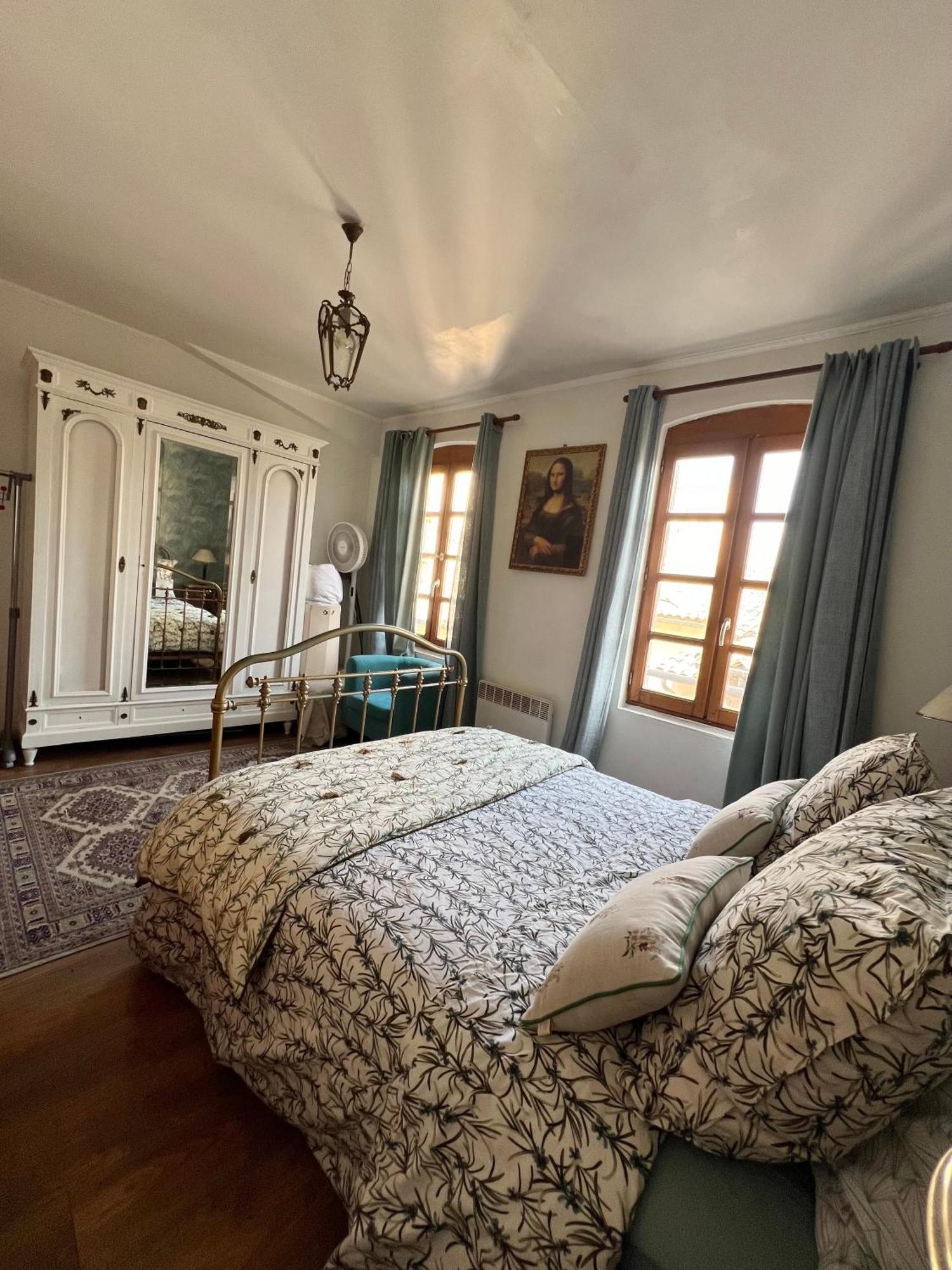 Appartement RÉNOVÉ, vue SUR Palais des Papes, terrasse et WIFI TROISIEME ETAGE à Avignon Extérieur photo