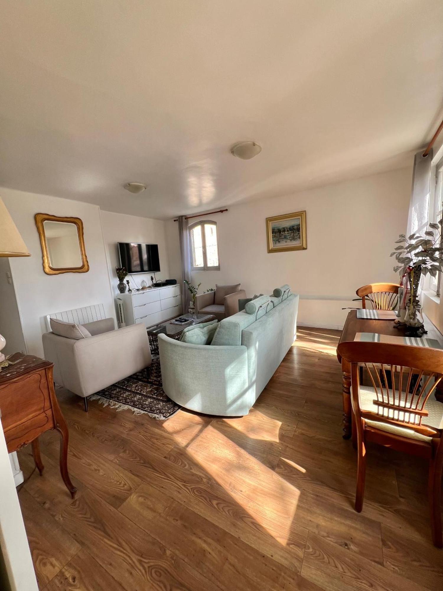 Appartement RÉNOVÉ, vue SUR Palais des Papes, terrasse et WIFI TROISIEME ETAGE à Avignon Extérieur photo