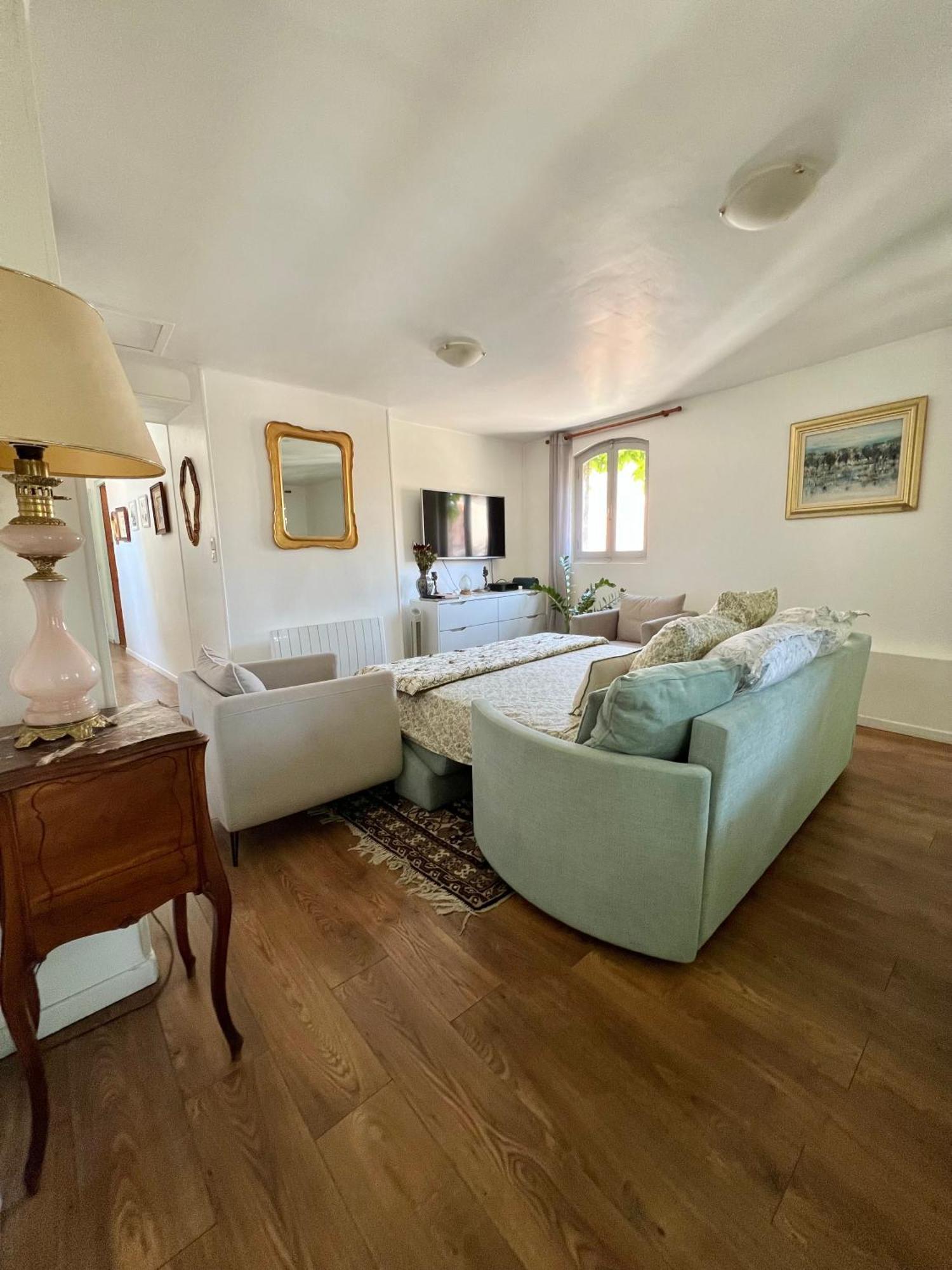 Appartement RÉNOVÉ, vue SUR Palais des Papes, terrasse et WIFI TROISIEME ETAGE à Avignon Extérieur photo