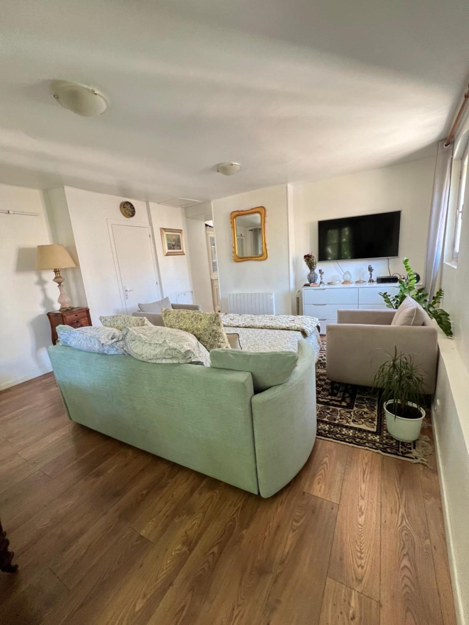 Appartement RÉNOVÉ, vue SUR Palais des Papes, terrasse et WIFI TROISIEME ETAGE à Avignon Extérieur photo